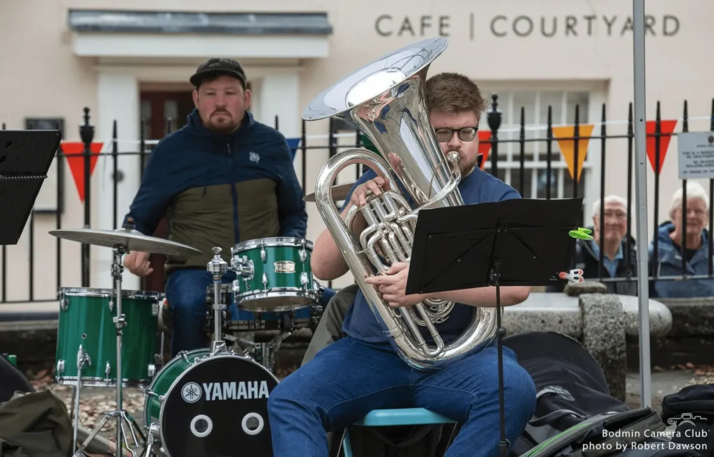 Shiny happy people playing music on the street